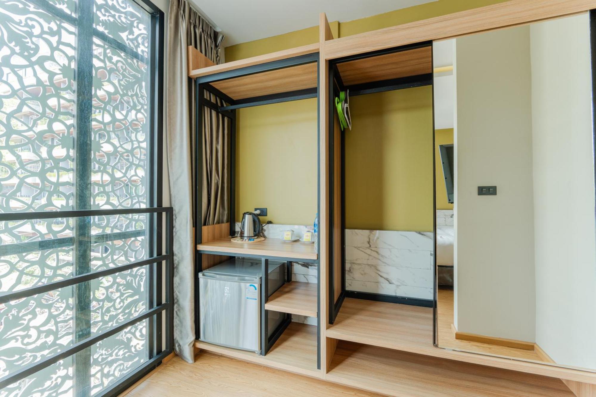 Отель Sky Wave Patong Экстерьер фото